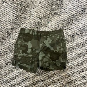 Old navy fatigue shorts